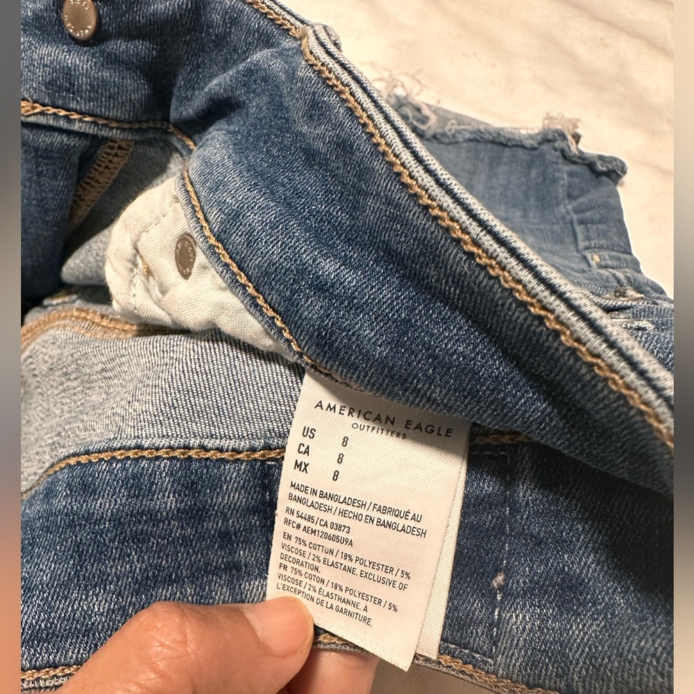 American Eagle Outfitters Women's Frayed Hem Jean Shorts - Picture 4 of 7